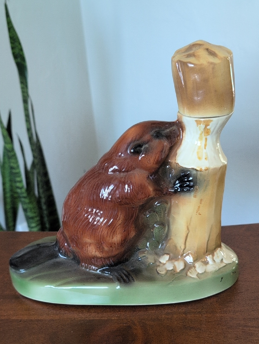 Vintage 1972 Ezra Brooks Ceramic Beaver Decanter - Picture 5 of 11